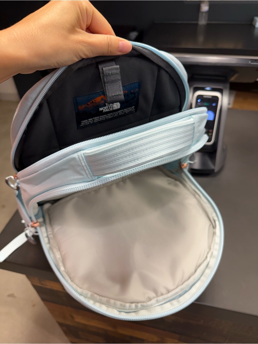 NWT!The North Face women's Pale Blue Everyday Pack with External Bungee - Picture 8 of 10